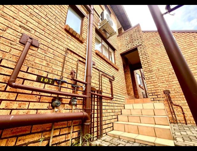 2 BEDROOM TOWNHOUSE FOR SALE IN MEREDALE